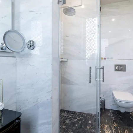 Fourty Three Luxury Serviced Apartments Düsseldorf Exterior photo Bathroom