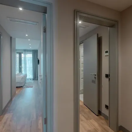 Fourty Three Luxury Serviced Apartments Düsseldorf Exterior photo A typical bedroom at the new hospital