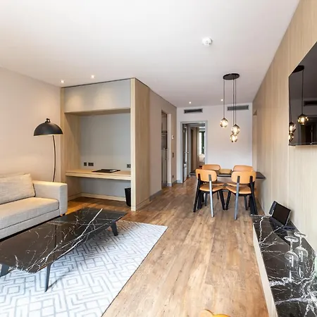Fourty Three Luxury Serviced Apartments Düsseldorf Exterior photo A suite at the hotel