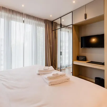 Fourty Three Luxury Serviced Apartments Düsseldorf Exterior photo A bedroom at the hotel