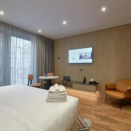 Fourty Three Luxury Serviced Apartments Düsseldorf Exterior photo A room at the hotel