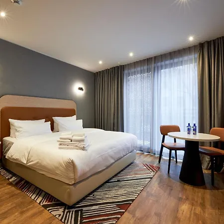 Fourty Three Luxury Serviced Apartments Düsseldorf Exterior photo A room at the hotel