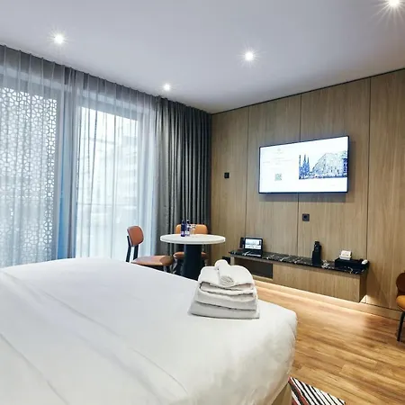 Fourty Three Luxury Serviced Apartments Düsseldorf Exterior photo Deluxe Room
